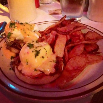 The Beehive - Short rib bennie... Ooh that hollandaise - American Near Me - Boston, Massachusetts The Beehive - Short rib bennie... Ooh that hollandaise - American Near Me - Boston, Massachusetts