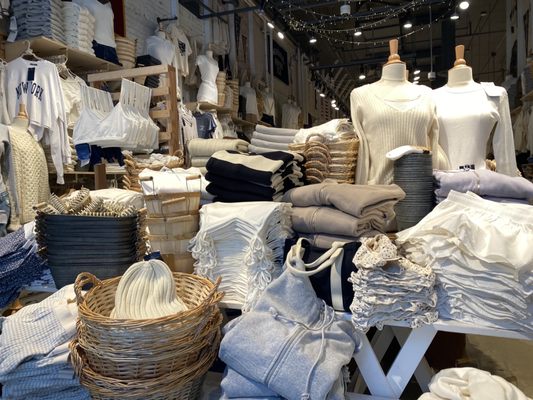 Brandy Melville - Flagship by null