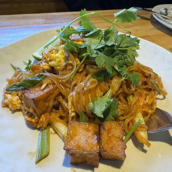 Manaow - Thai Near Me - Long Beach, California