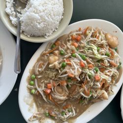 Shrimp With Cashew Party Tray, steamed rice. Very fresh shrimp!  The portion was huge!