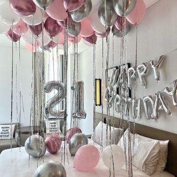 Special Nights Oahu - Sarah's lovely 21st birthday! - Balloon Services Near Me Special Nights Oahu - Sarah's lovely 21st birthday! - Balloon Services Near Me