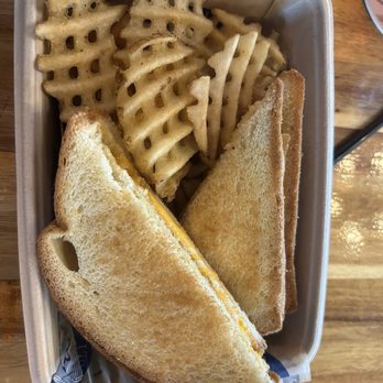 Treylor Park - Saint Augustine - Grilled cheese and waffle fries - Cocktail Bars Near Me - St. Augustine, Florida Treylor Park - Saint Augustine - Grilled cheese and waffle fries - Cocktail Bars Near Me - St. Augustine, Florida