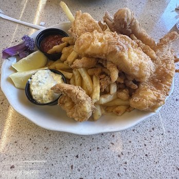 Brad's Restaurant - Fish and shrimp platter - Seafood Near Me - Pismo Beach, California