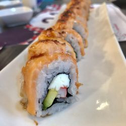 Sushiitto - Salmon sushi with chipotle salsa is the best, the coconut drink was deli and the rice with teriyaki chicken very good