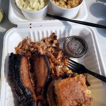 Badlands BBQ - Barbeque Near Me - Norco, California