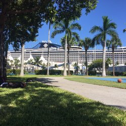 Port of Miami Park - You can relax under a tree while the cruise ships move in and out