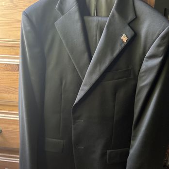 Men's Wearhouse - A picture of the "used" suit - Men's Clothing Near Me - San Leandro, California Men's Wearhouse - A picture of the "used" suit - Men's Clothing Near Me - San Leandro, California