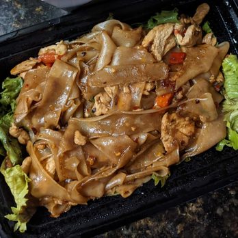Sumran Thai Cuisine - Spicy drunken noodles - Thai Near Me - Westminster, California