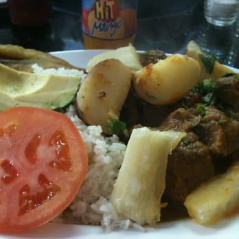 Memo's Restaurant & Bakery - Carne Guisada - Latin American Near Me - Norwalk, Connecticut