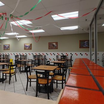 El Famous Burrito - Plenty of seating - Mexican Near Me - Glendale Heights, Illinois El Famous Burrito - Plenty of seating - Mexican Near Me - Glendale Heights, Illinois