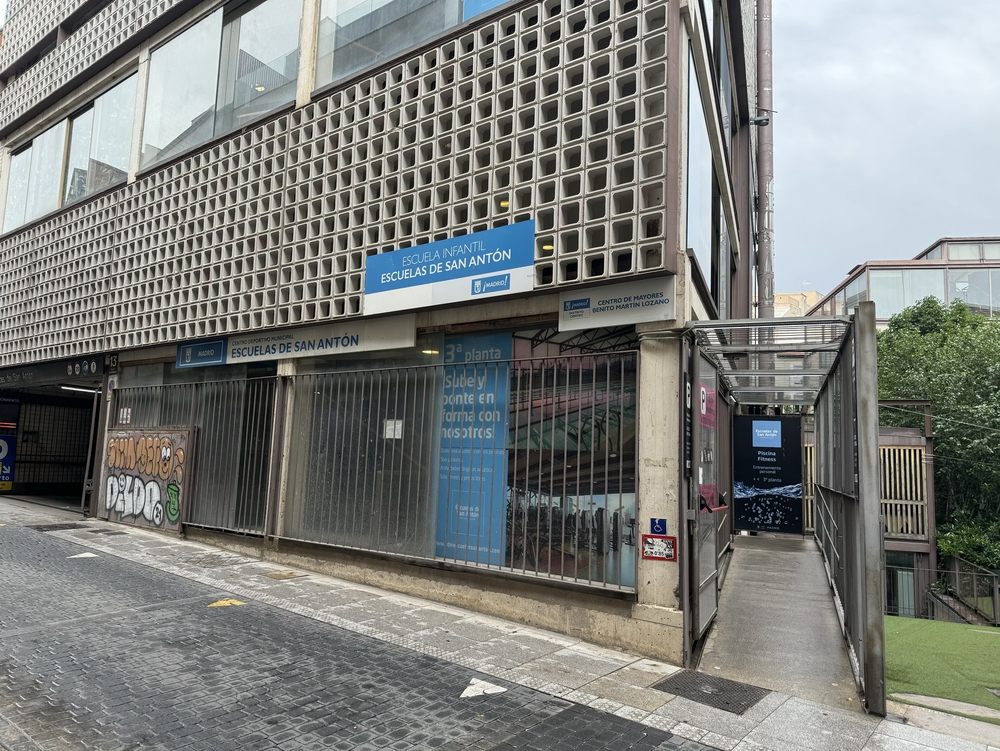 Centro Deportivo Municipal Escuelas de San Antón