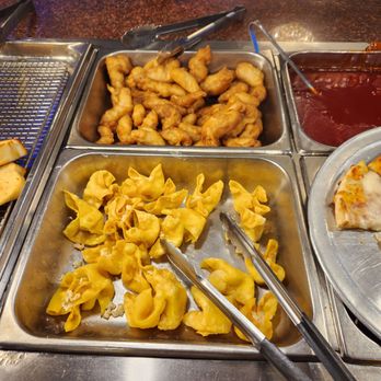 Yoki Buffet - Front:  Crab Rangoon - Good. Back:  Sweet And Sour Chicken - Very Good. - Sushi Bars Near Me - Springfield, Ohio
