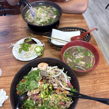 Pho Bistro - Hu Tieu - Topping looks good but underneath this thin layer of meat is alll bland cardboard tasting noodles - Vietnamese Near Me - Elk Grove, California