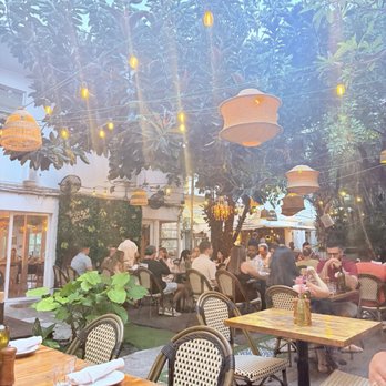 Wine Garden - Garden seating - Wine Bars Near Me - Fort Lauderdale, Florida