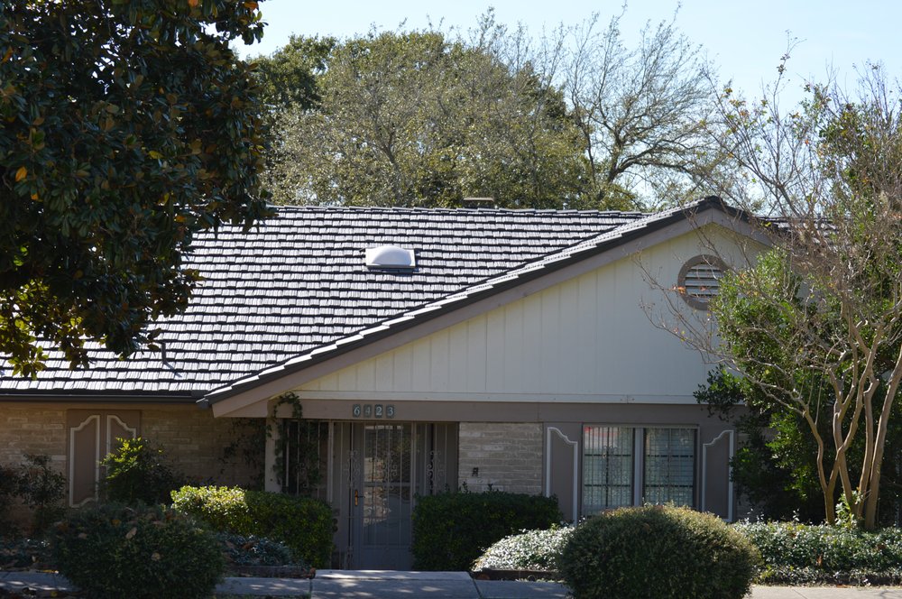 Slide of C.W. Roofing & Construction