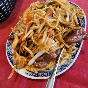 Chao Long - thick noodles/chow mein with 3 types of meat - Chinese Near Me - Fuengirola, Massachusetts