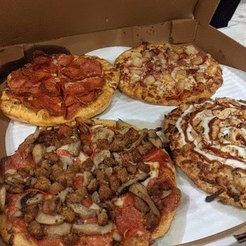 Lakebound Pizza - pizza flight - Pizza Near Me - Millersport, Ohio