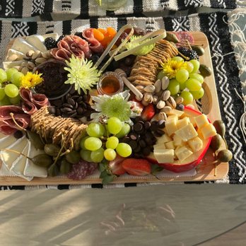 CharcuterieNYC - Gorgeous charcuterie board - Food Delivery Services Near Me CharcuterieNYC - Gorgeous charcuterie board - Food Delivery Services Near Me