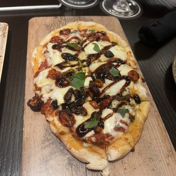 Puttshack - Scottsdale - Margherita flatbread - Mini Golf Near Me - Scottsdale, Arizona Puttshack - Scottsdale - Margherita flatbread - Mini Golf Near Me - Scottsdale, Arizona
