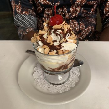 Neumanali - Ice cream sundae - New American Near Me - Hayward, California