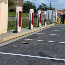 Yorktown Plaza - Trashy Tesla Super charge area
