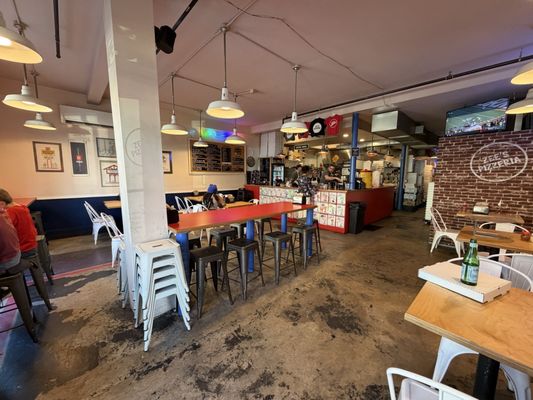 Zee's Pizzeria by null