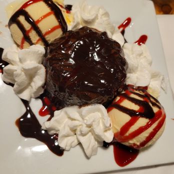 Viking Brew Pub - Chocolate Lava cake - American Near Me - Stoughton, Wisconsin