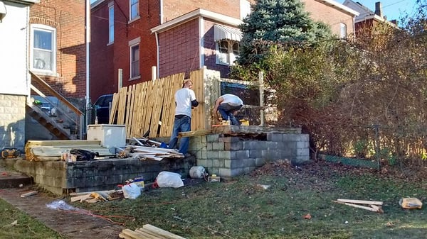 T & T Contractors Logo