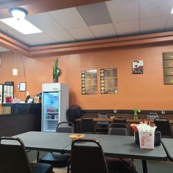 Tasty Wok - Interior