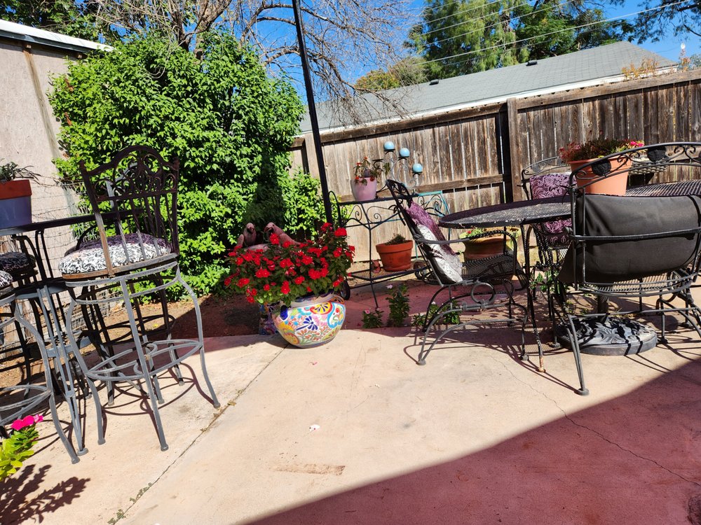 Shana's Cafe & Bakery