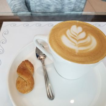 Psomi - Latte - very good, bit of a long wait during lunch rush - Bakeries Near Me - Tampa, Florida
