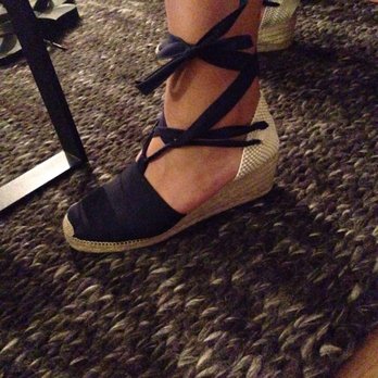 La Manual Alpargatera - Women's lace up wedge. €38 in Navy - Shoe Stores Near Me - Barcelona, B La Manual Alpargatera - Women's lace up wedge. €38 in Navy - Shoe Stores Near Me - Barcelona, B