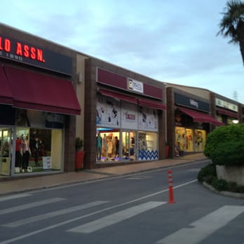 Selway Outlet - Shopping Centers Near Me - İzmir, 35