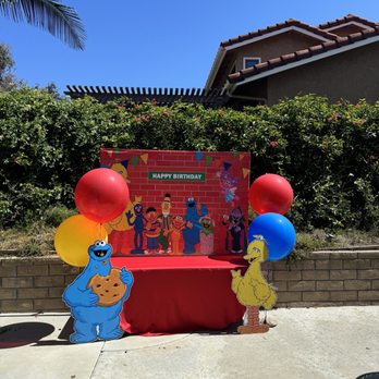 XLNT Event Rentals - Gift table - Balloon Services Near Me XLNT Event Rentals - Gift table - Balloon Services Near Me