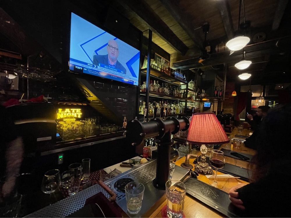 PUB SAINT PIERRE Updated October 2024 182 Photos & 121 Reviews