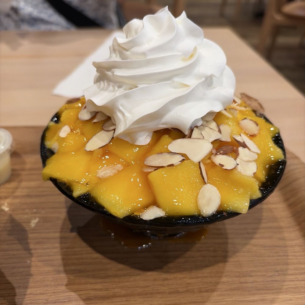 Jejubing Dessert Cafe - Mango - Desserts Near Me - Honolulu, Hawaii Jejubing Dessert Cafe - Mango - Desserts Near Me - Honolulu, Hawaii