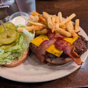 Foxy's Restaurant - My bacon Cheeseburger. 12/11/25. Foxys - Diners Near Me - Glendale, California
