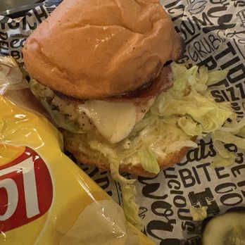 Waikiki Brew - Chicken avocado sandwich - American Near Me - Honolulu, Hawaii Waikiki Brew - Chicken avocado sandwich - American Near Me - Honolulu, Hawaii