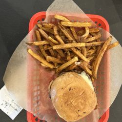 Sammy's Burgers & Brew - Large Burger with bacon