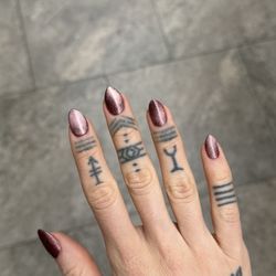 T L Nails