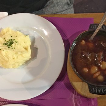 La Cave Gourmande - Beef bourguiguon - Bistros Near Me - Paris, 75 La Cave Gourmande - Beef bourguiguon - Bistros Near Me - Paris, 75