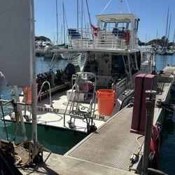 Dive Oahu - Dive boat