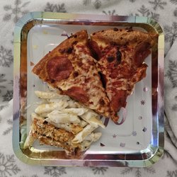 Pizza Hut - Some classic pepperoni pizza with their alfredo pasta!