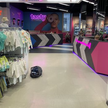 Primark - Snack stop - Men's Clothing Near Me - London, XGL