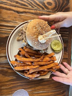 Elliott's BBQ Lounge by null