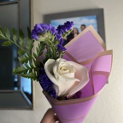 Sandy's Florist Shop - White Rose