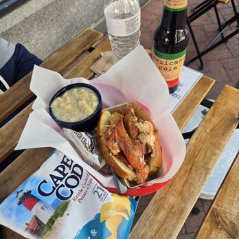 Luke's Lobster Penn Quarter - Mainer lobster roll - Seafood Near Me - Washington, DC, District of Columbia Luke's Lobster Penn Quarter - Mainer lobster roll - Seafood Near Me - Washington, DC, District of Columbia