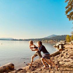 Granite Point Resort - Kids playing on beach at Granite Point Resort