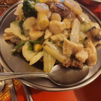 Palace Cantonese Restaurant - Tiki Nest (Chicken, shrimp, beef, veggies in a shredded potato "nest") - Cantonese Near Me - Morton Grove, Illinois Palace Cantonese Restaurant - Tiki Nest (Chicken, shrimp, beef, veggies in a shredded potato "nest") - Cantonese Near Me - Morton Grove, Illinois