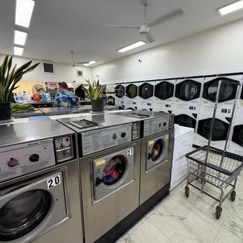 Ena Laundry - Back has plenty dryers - Laundry Services Near Me - Honolulu, Hawaii Ena Laundry - Back has plenty dryers - Laundry Services Near Me - Honolulu, Hawaii